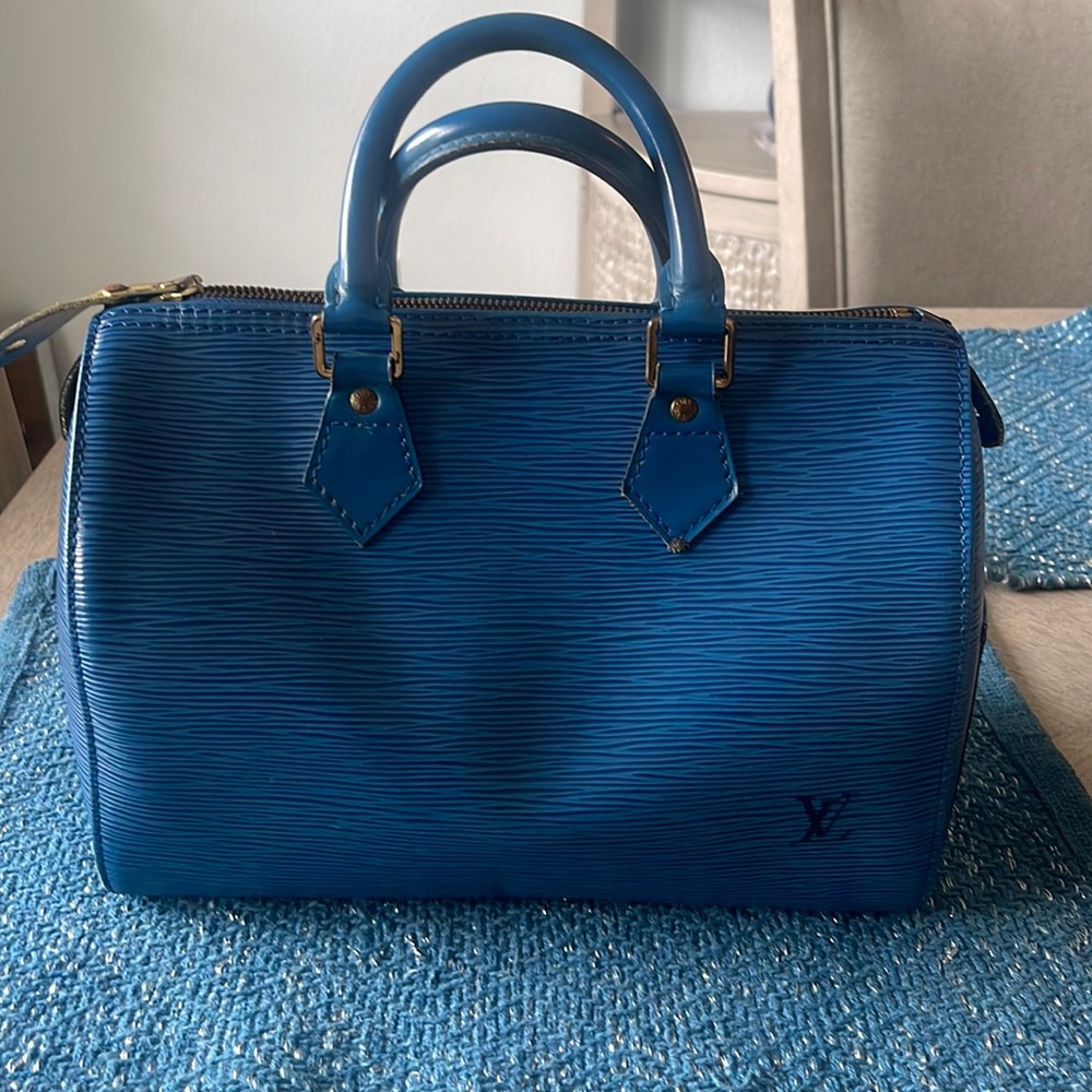Authentic Louis Vuitton LV speedy 30 Blue Epi hand bag